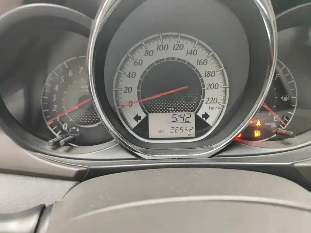 YARiS L Zhixuan 2015 1.5G Manual Dynamic Sunroof Special Edition — миниатюра 8