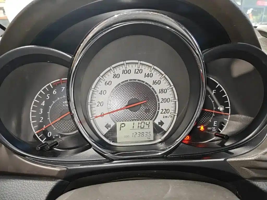 YARiS L Zhixuan 2015 1.5G Automatic Dynamic Sunroof Special Edition — миниатюра 12