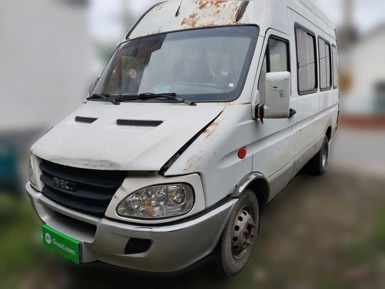 Iveco Power Daily 2013 2.5T-A37 Dual-Purpose High-Roof Van — миниатюра 1