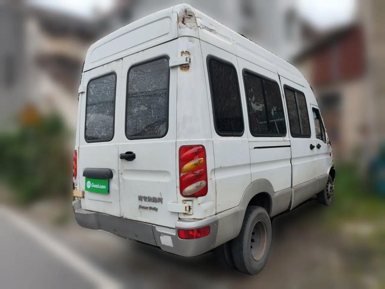 Iveco Power Daily 2013 2.5T-A37 Dual-Purpose High-Roof Van — миниатюра 6