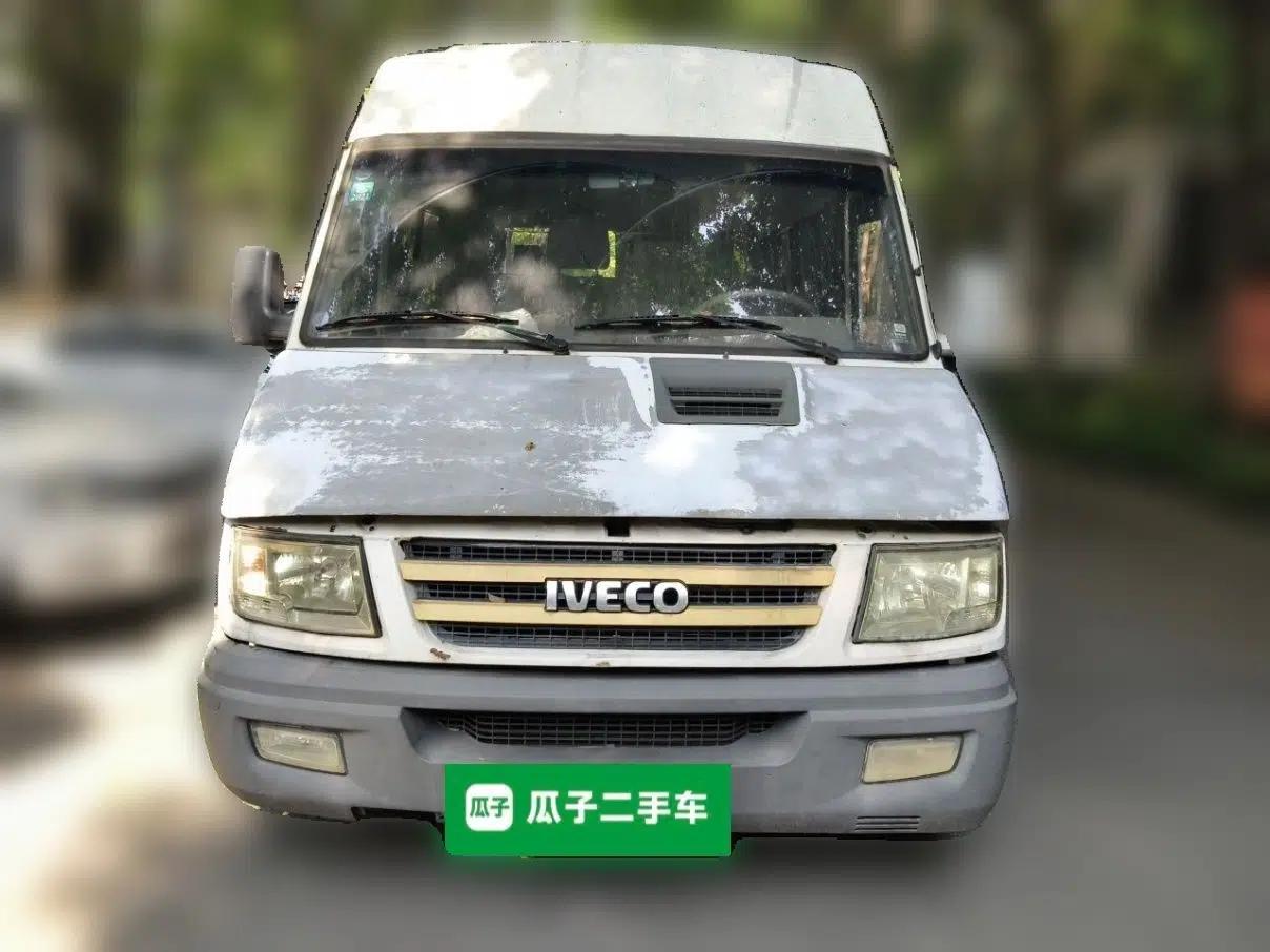 Iveco Daily 2017 2.5T A35 Passenger Van 5-7 Seats Model 47Z5 — миниатюра 2