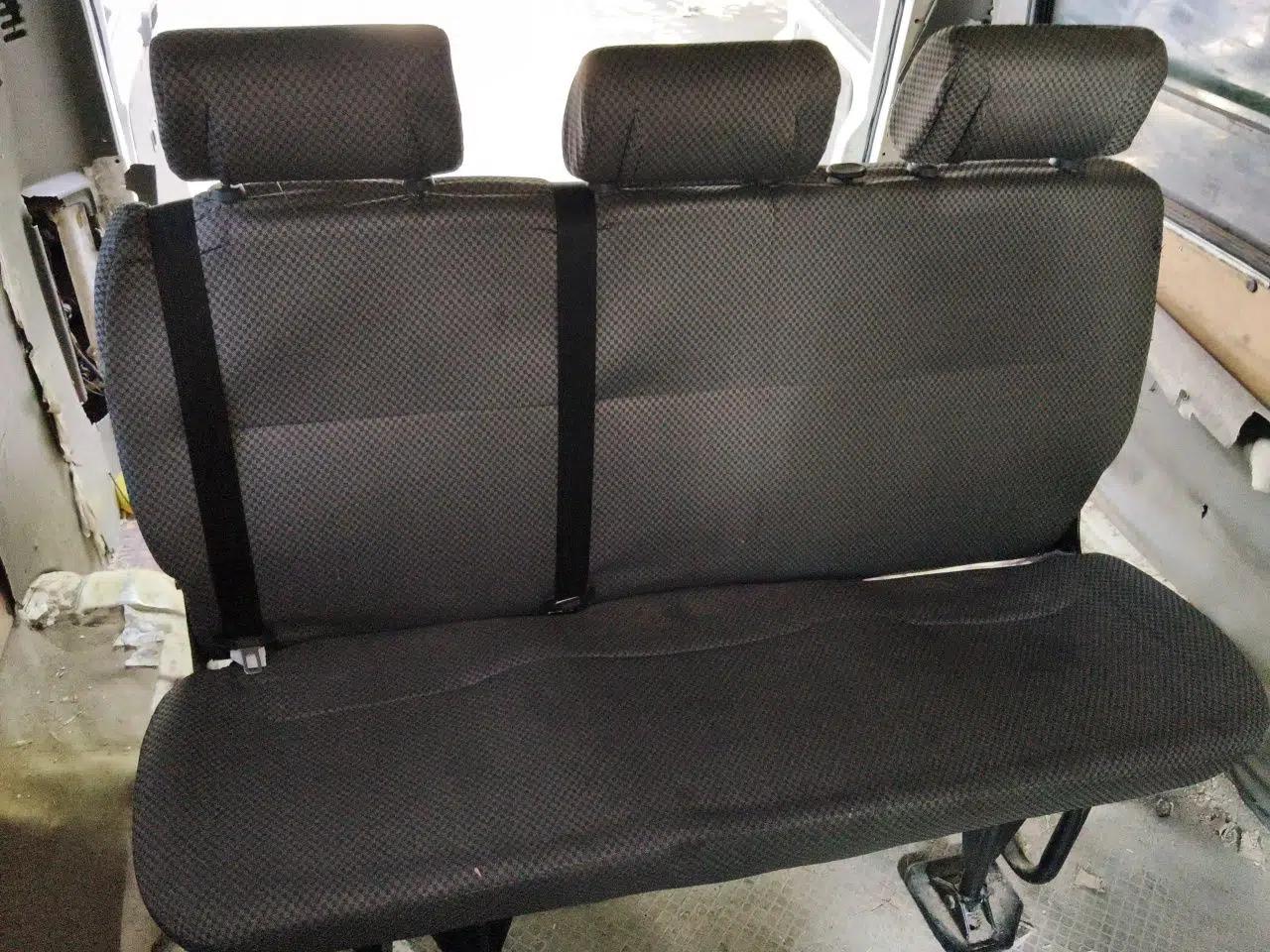 Iveco Daily 2017 2.5T A35 Passenger Van 5-7 Seats Model 47Z5 — миниатюра 17