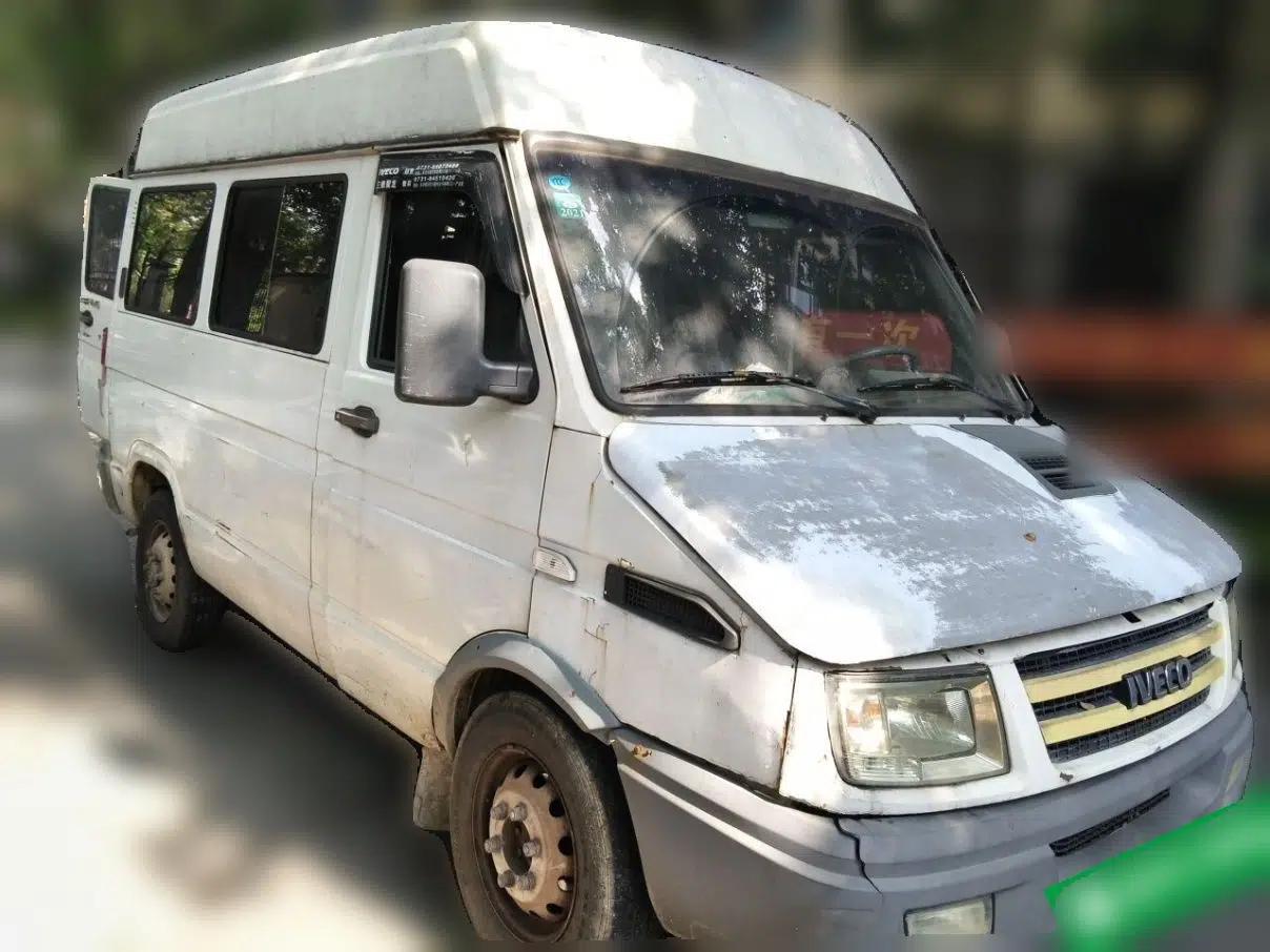 Iveco Daily 2017 2.5T A35 Passenger Van 5-7 Seats Model 47Z5 — миниатюра 3