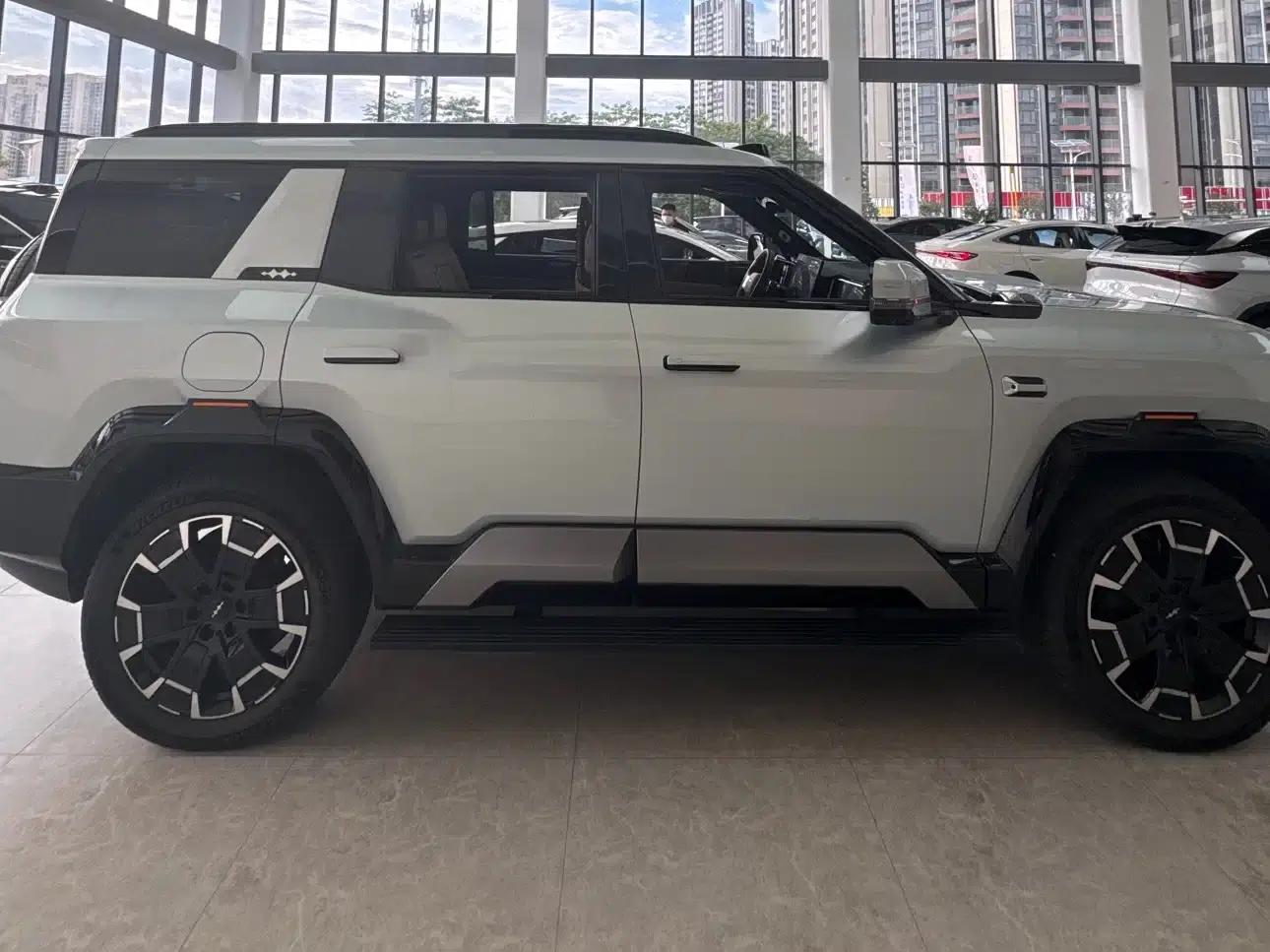 Leopard 8 2025 Smart & Brave Flagship Edition 7-Seater — миниатюра 3