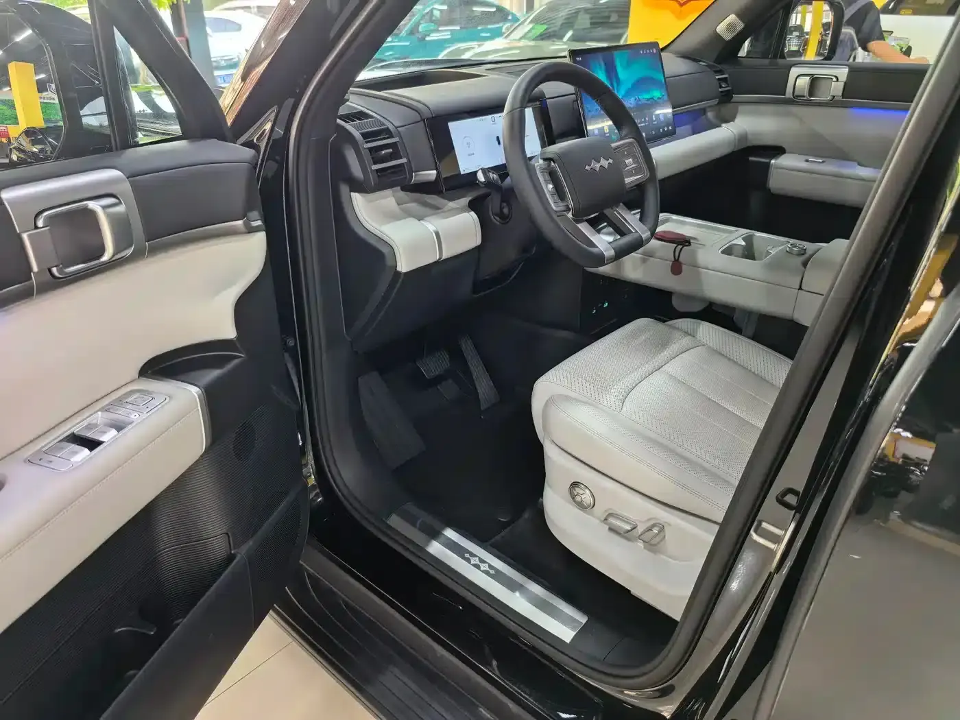 Titanium 7 2025 Model 190KM 4WD Ultra Edition — миниатюра 4