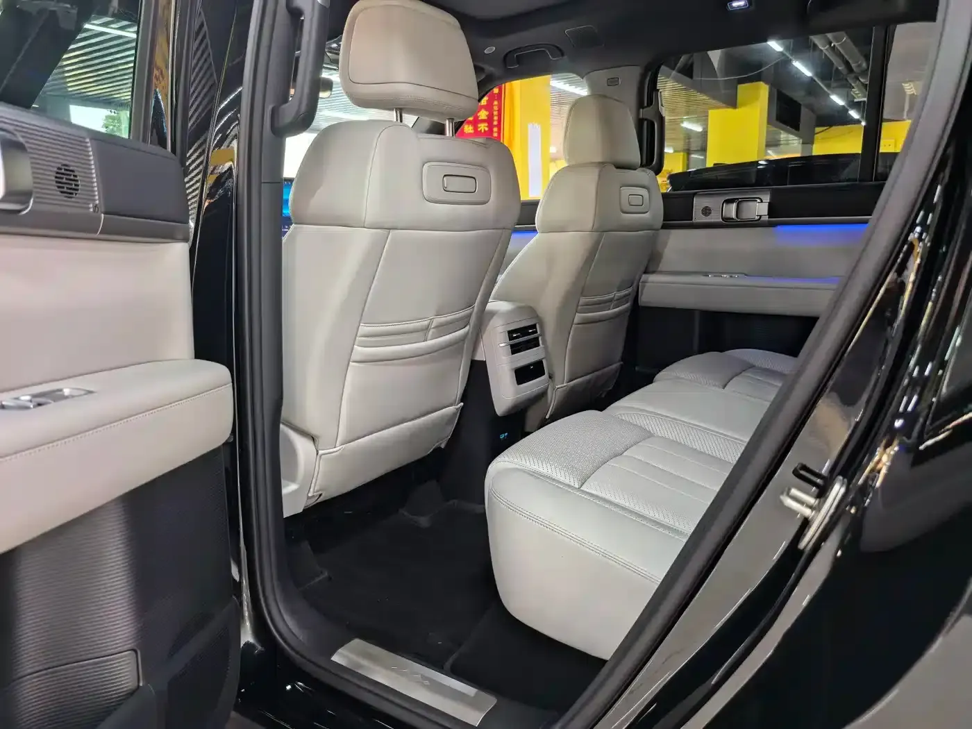 Titanium 7 2025 Model 190KM 4WD Ultra Edition — миниатюра 5