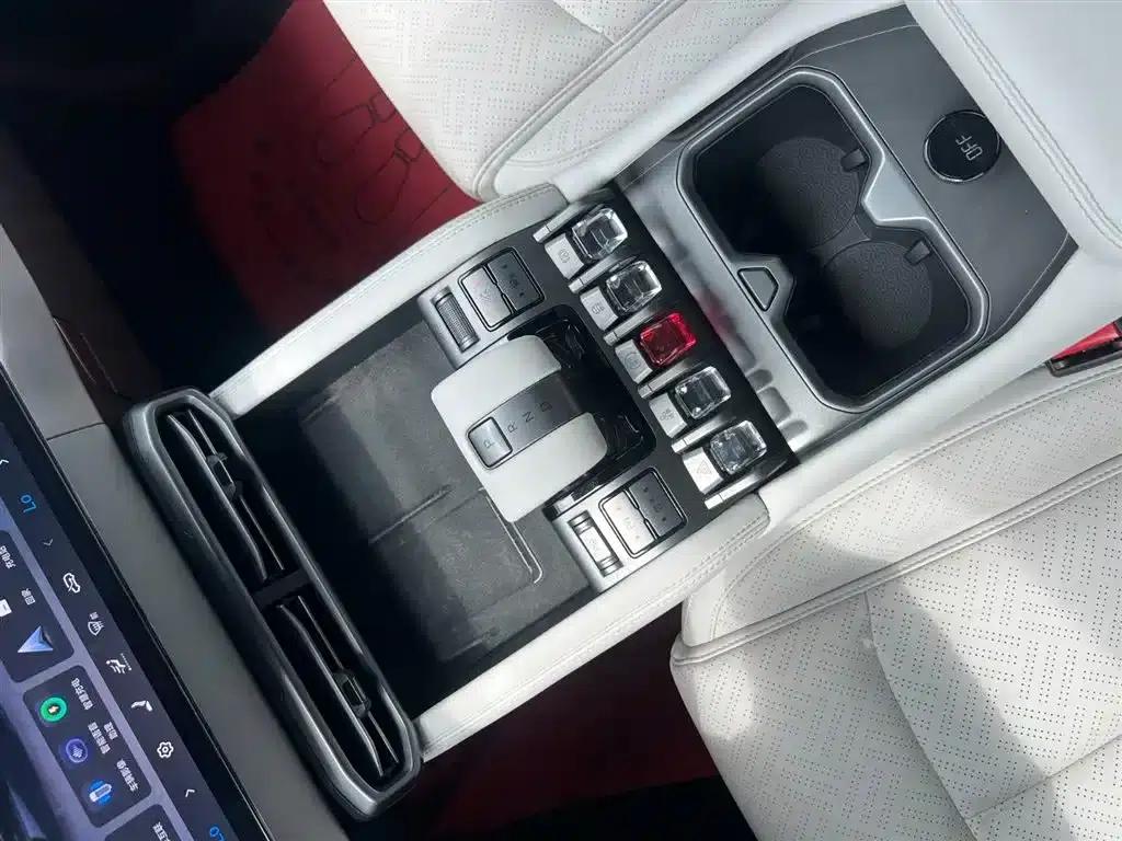 Titanium 3 2025 Model 501KM AWD Ultra Edition — миниатюра 17