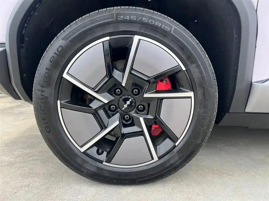 Titanium 3 2025 Model 501KM AWD Ultra Edition — миниатюра 22