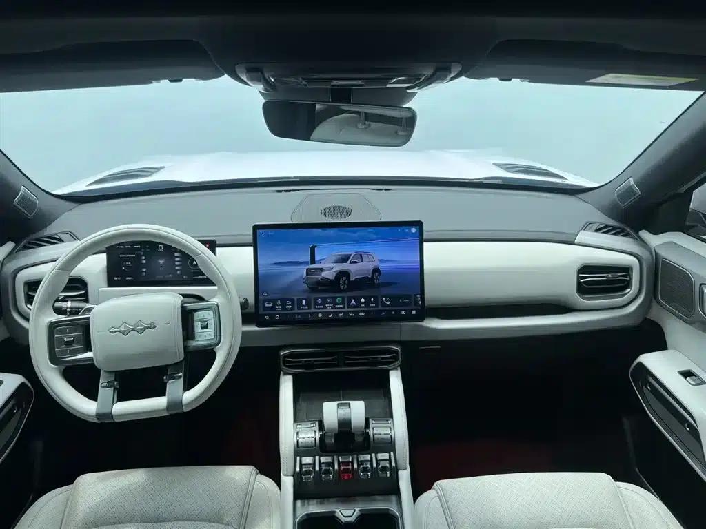 Titanium 3 2025 Model 501KM AWD Ultra Edition — миниатюра 6