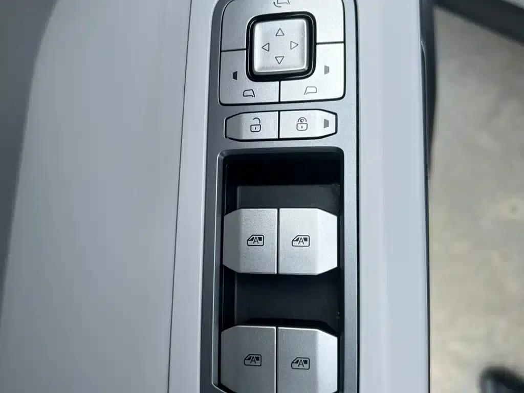 Titanium 3 2025 Model 501KM AWD Ultra Edition — миниатюра 10