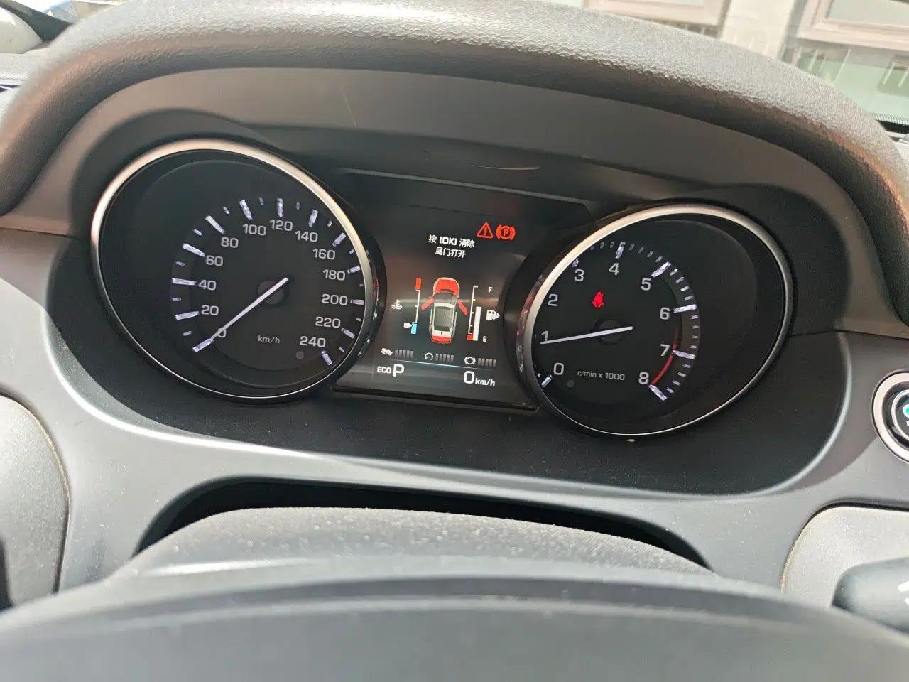 Land Rover Discovery Sport 2016 2.0T SE — миниатюра 11