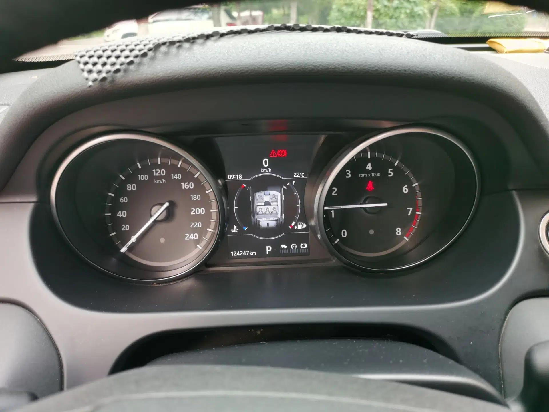 Land Rover Discovery Sport 2017 2.0T SE — миниатюра 11