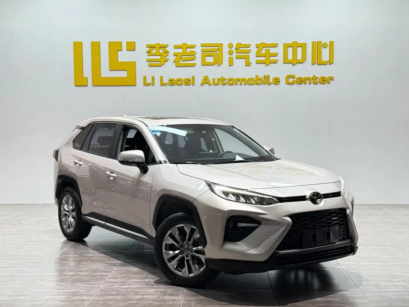 2020 Toyota RAV4 2.0L CVT 2WD Luxury Edition — миниатюра 3