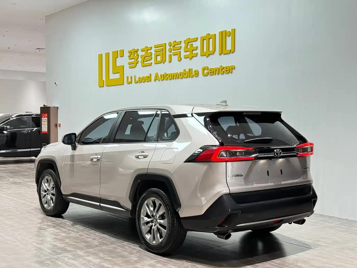 2020 Toyota RAV4 2.0L CVT 2WD Luxury Edition — миниатюра 5