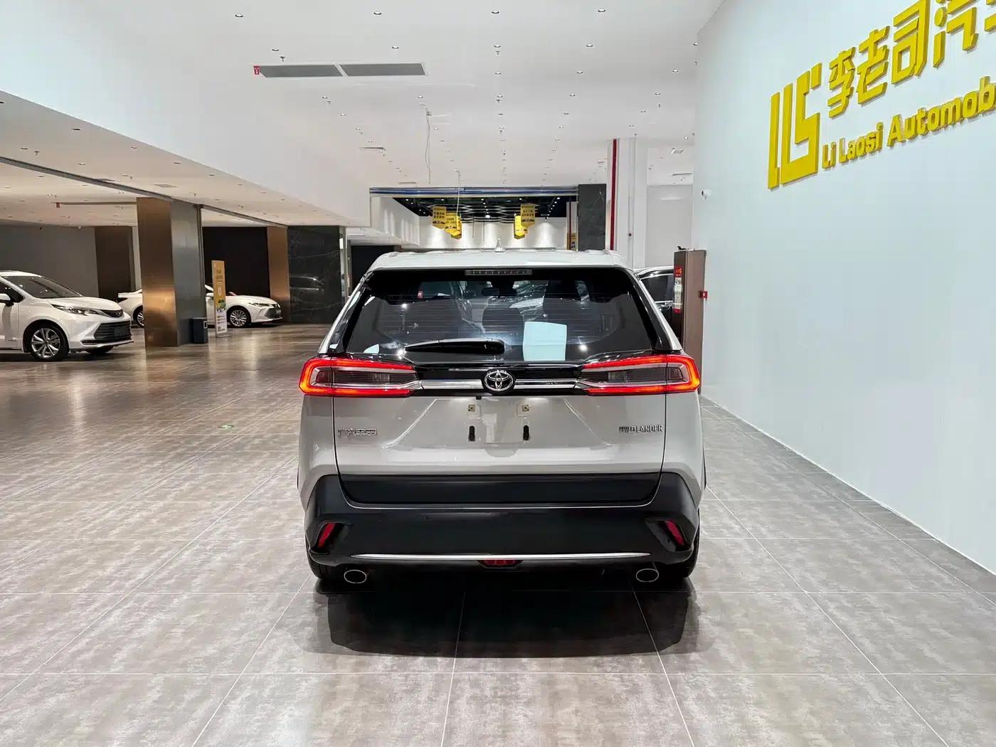 2020 Toyota RAV4 2.0L CVT 2WD Luxury Edition — миниатюра 6