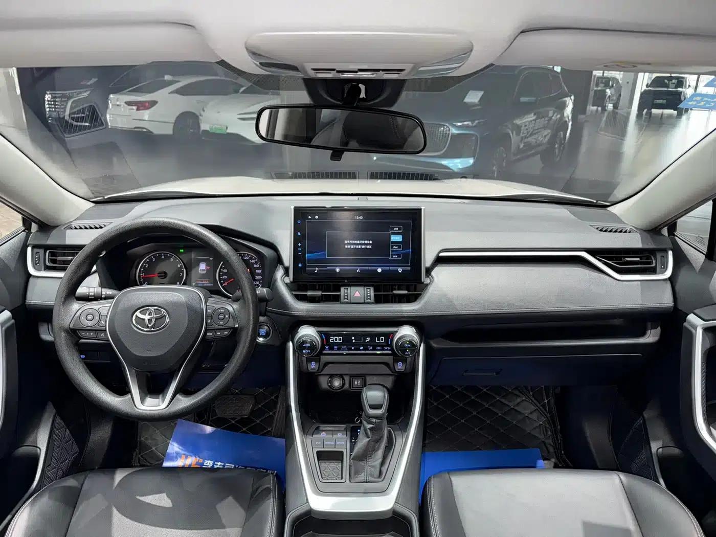 2020 Toyota RAV4 2.0L CVT 2WD Luxury Edition — миниатюра 7