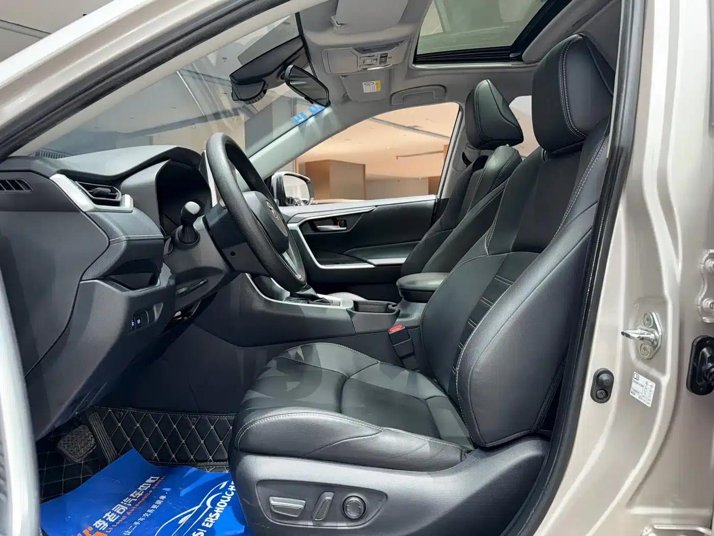 2020 Toyota RAV4 2.0L CVT 2WD Luxury Edition — миниатюра 8