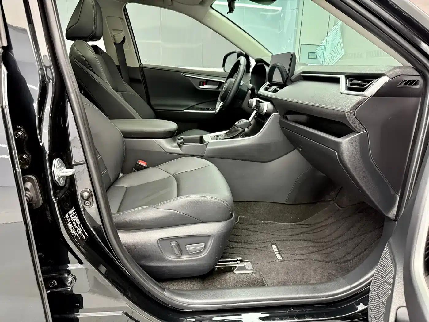 2024 Toyota RAV4 2.0L CVT 2WD Luxury PLUS Edition — миниатюра 11
