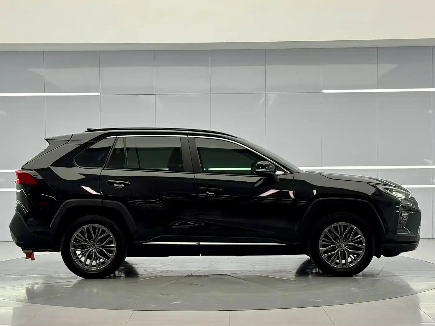 2024 Toyota RAV4 2.0L CVT 2WD Luxury PLUS Edition — миниатюра 12