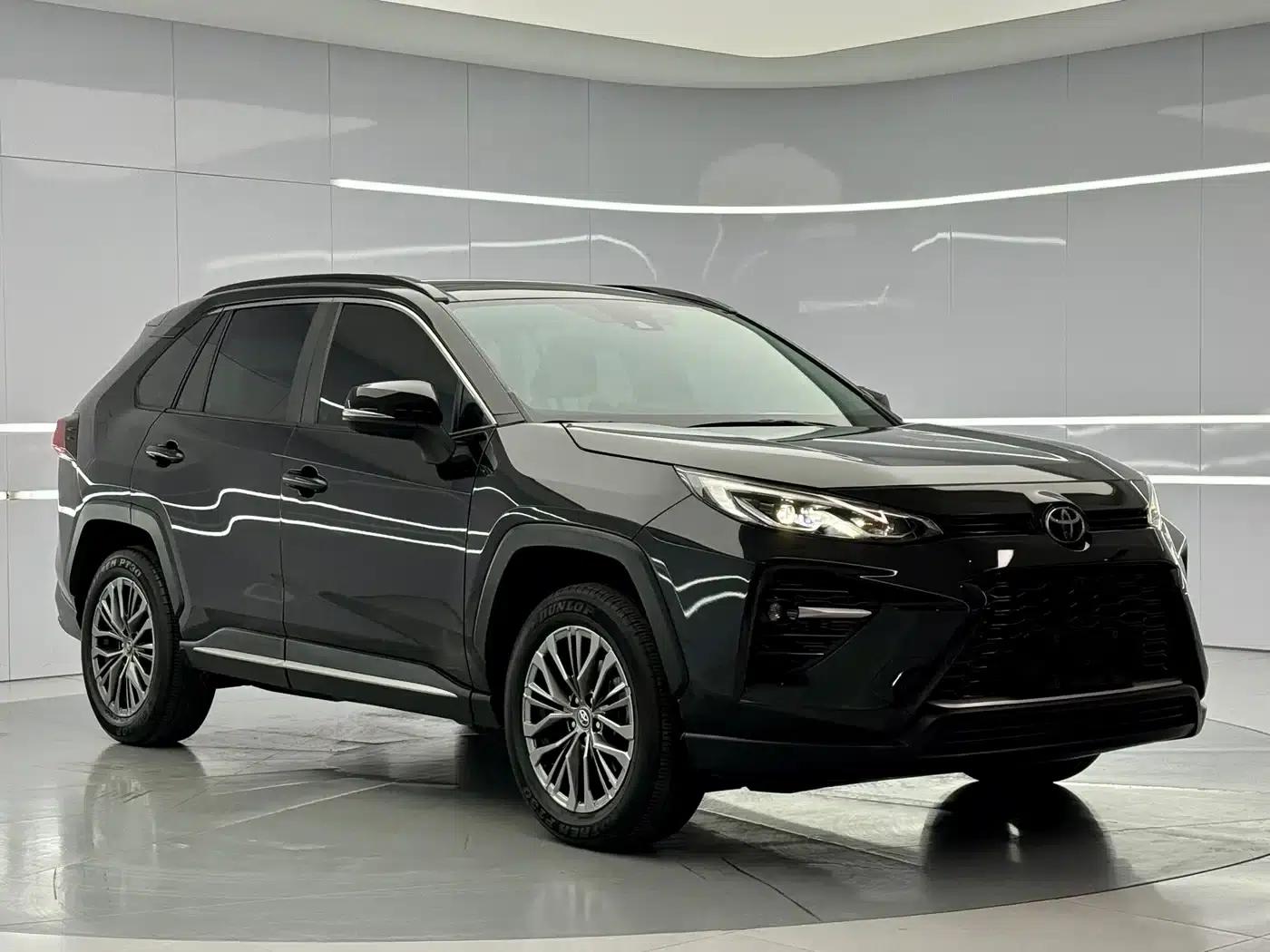2024 Toyota RAV4 2.0L CVT 2WD Luxury PLUS Edition — миниатюра 3