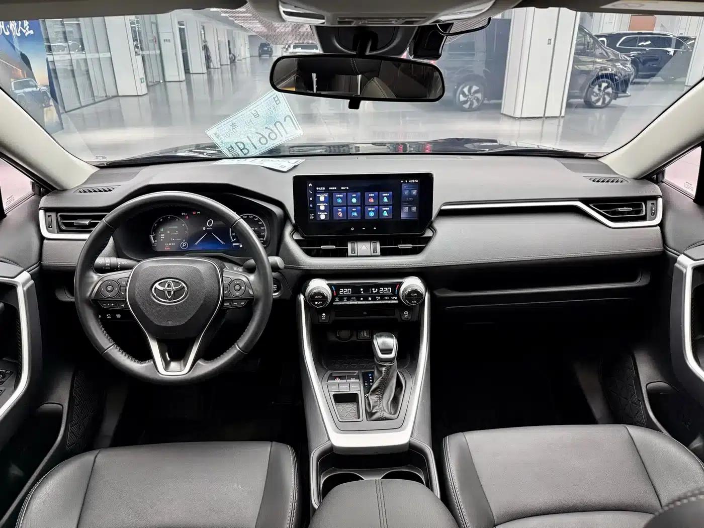 2024 Toyota RAV4 2.0L CVT 2WD Luxury PLUS Edition — миниатюра 4