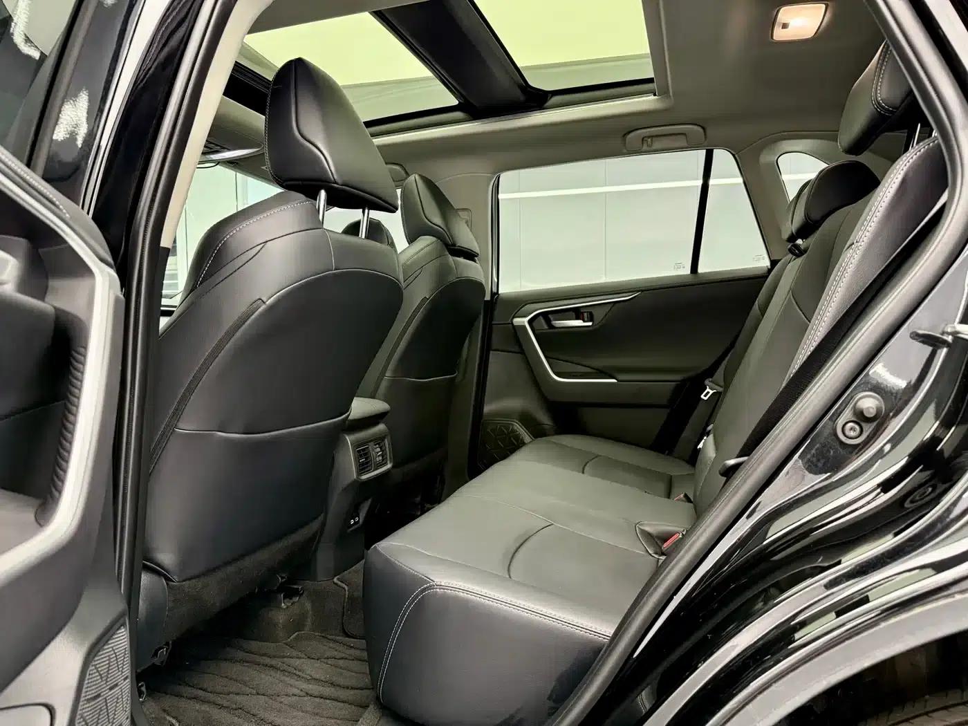 2024 Toyota RAV4 2.0L CVT 2WD Luxury PLUS Edition — миниатюра 5