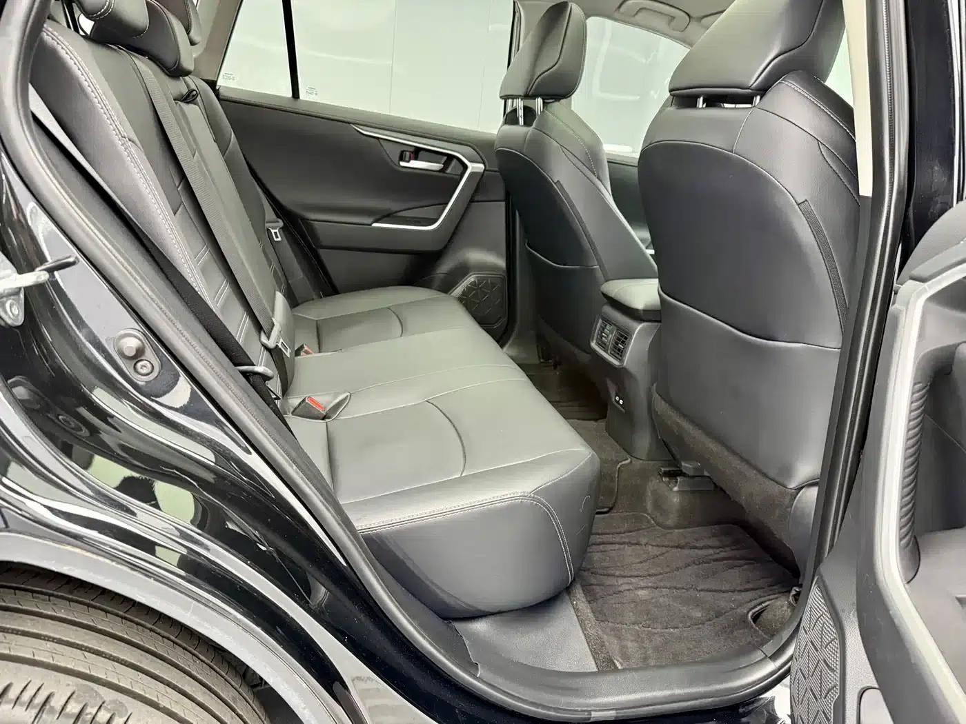 2024 Toyota RAV4 2.0L CVT 2WD Luxury PLUS Edition — миниатюра 8