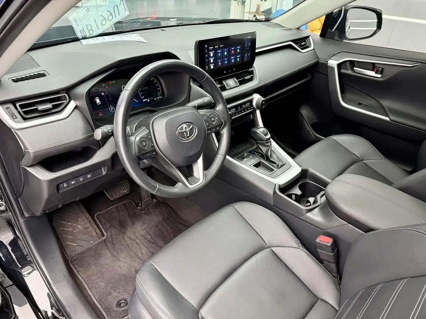 2024 Toyota RAV4 2.0L CVT 2WD Luxury PLUS Edition — миниатюра 9