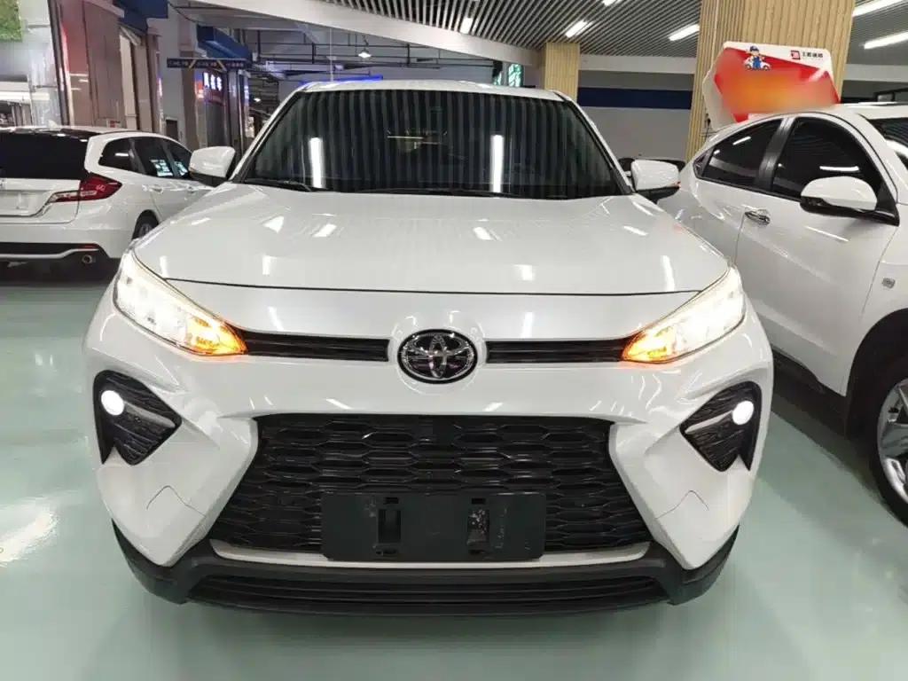 2022 Toyota RAV4 2.0L CVT 2WD Luxury Edition — миниатюра 3