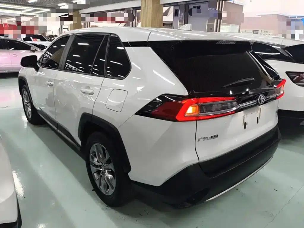 2022 Toyota RAV4 2.0L CVT 2WD Luxury Edition — миниатюра 5