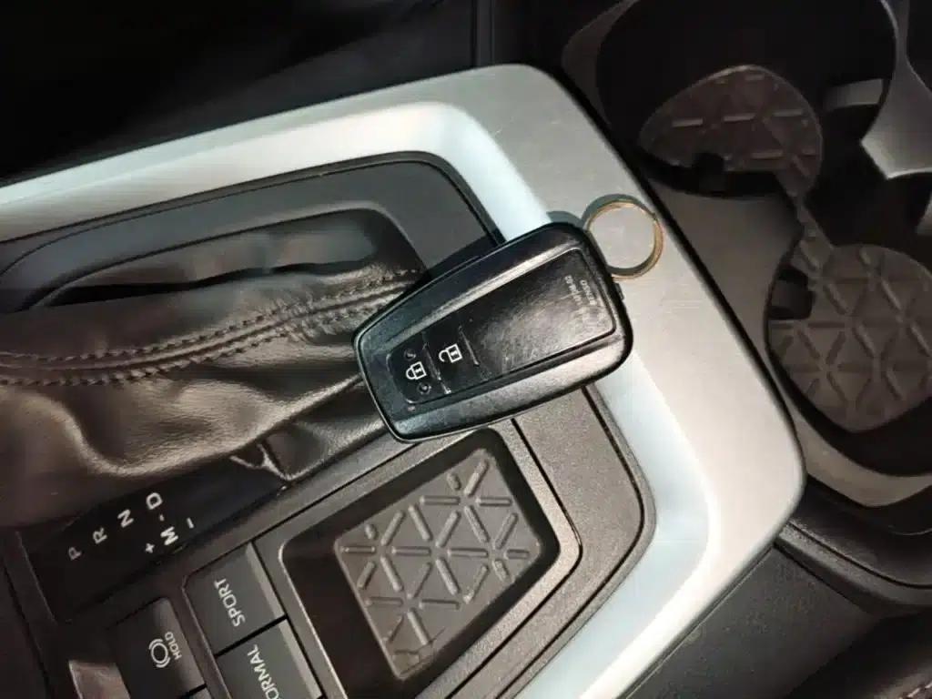 2022 Toyota RAV4 2.0L CVT 2WD Luxury Edition — миниатюра 9