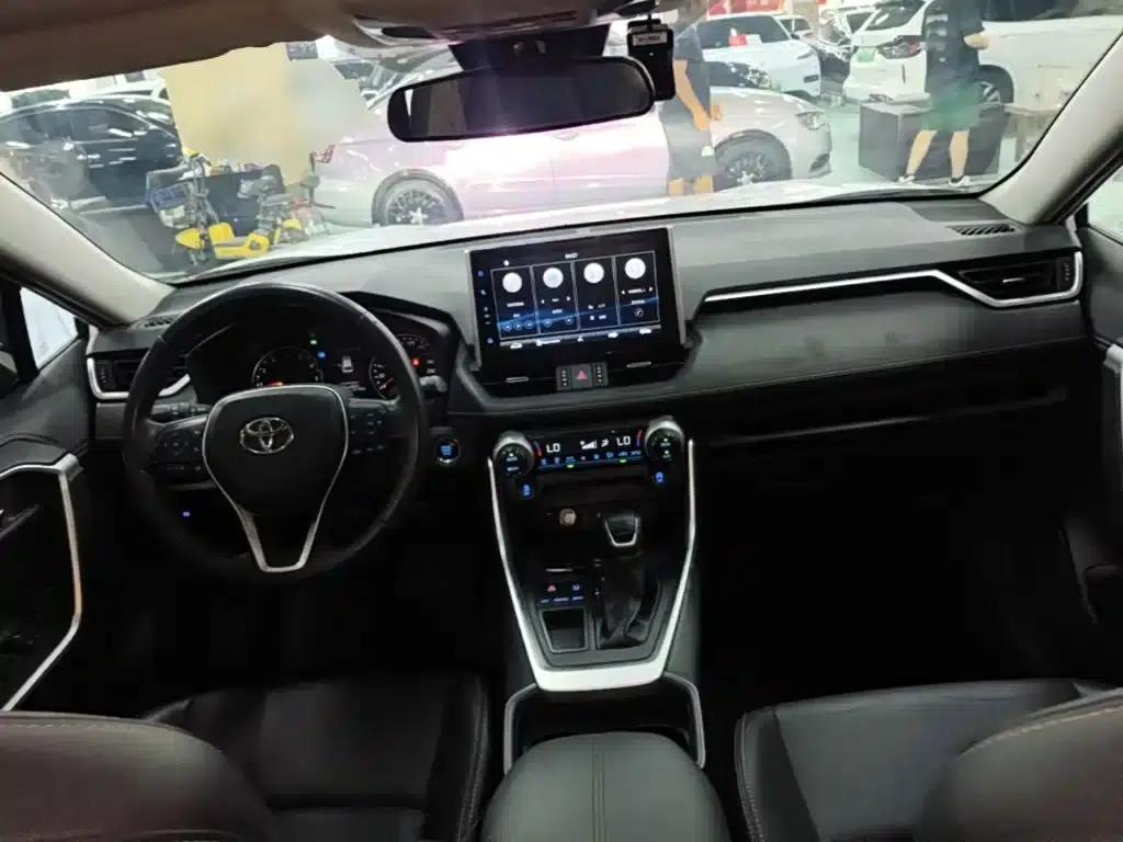 2022 Toyota RAV4 2.0L CVT 2WD Luxury Edition — миниатюра 10