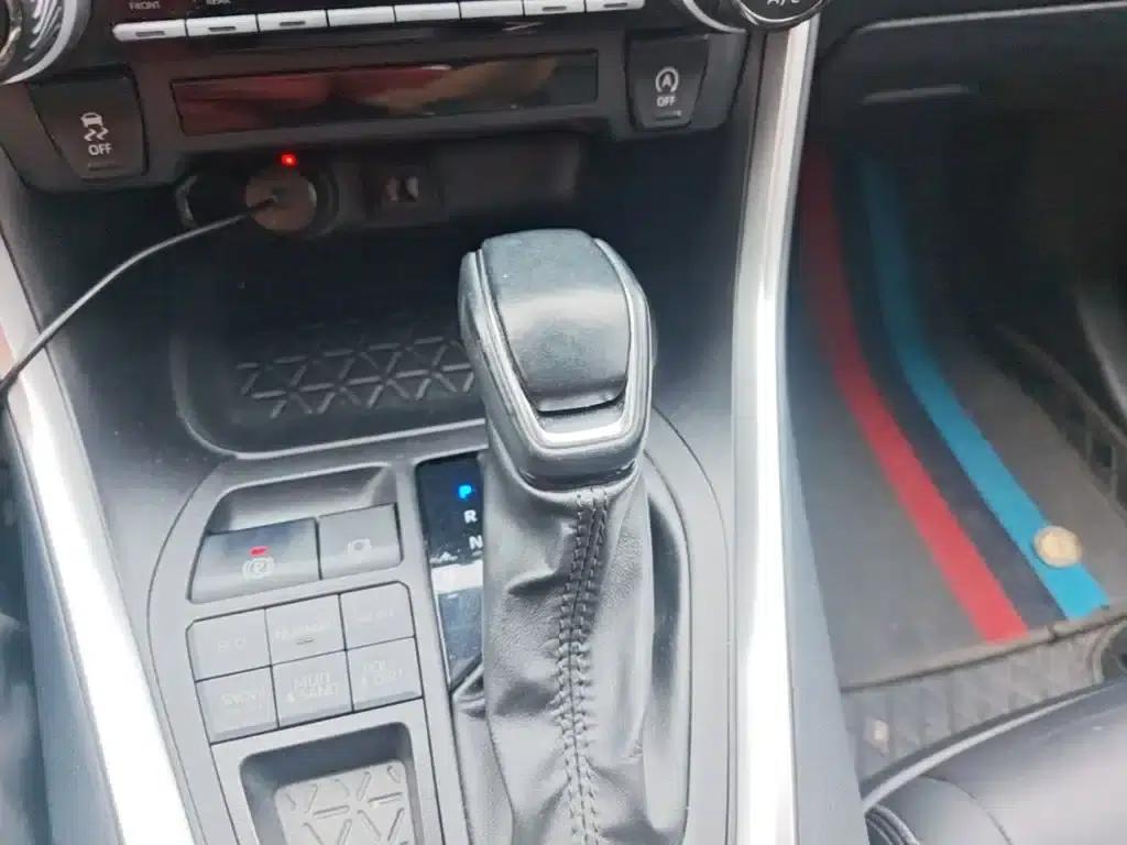 2023 Toyota RAV4 2.0L CVT 4WD Luxury PLUS Edition — миниатюра 14