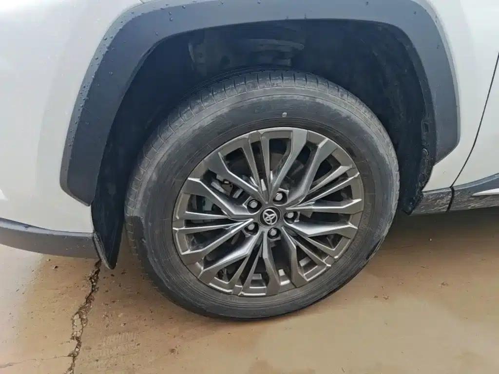 2023 Toyota RAV4 2.0L CVT 4WD Luxury PLUS Edition — миниатюра 23
