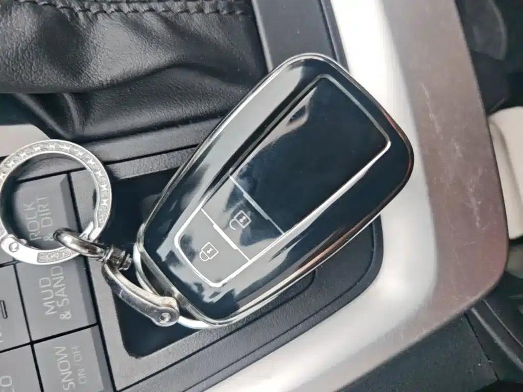 2023 Toyota RAV4 2.0L CVT 4WD Luxury PLUS Edition — миниатюра 9