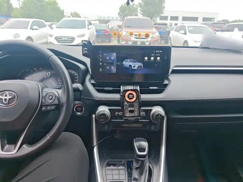 2023 Toyota RAV4 2.0L CVT 4WD Luxury PLUS Edition — миниатюра 10