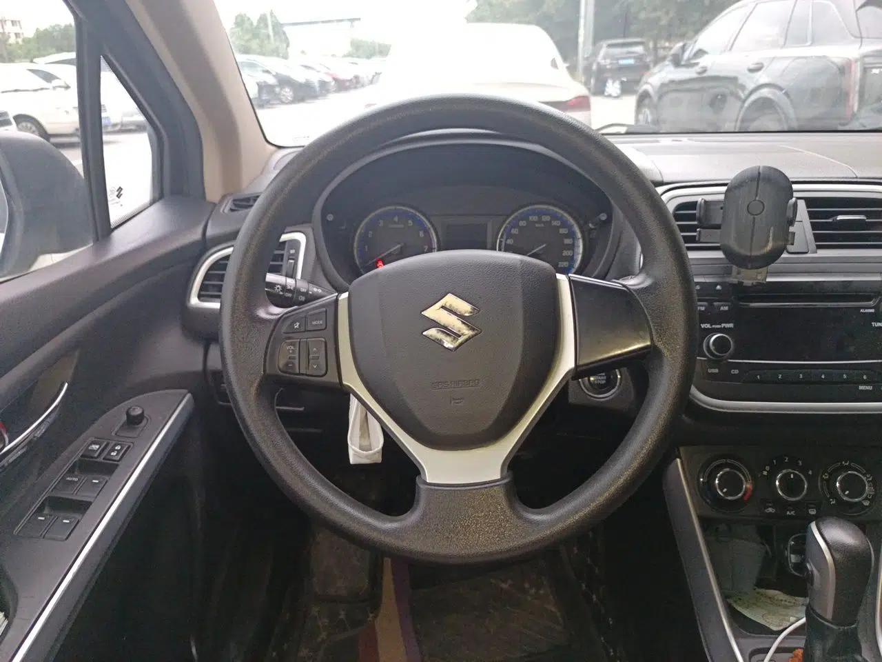 Suzuki S-Cross 2014 1.6L CVT Two-Wheel Drive Entry Model — миниатюра 10