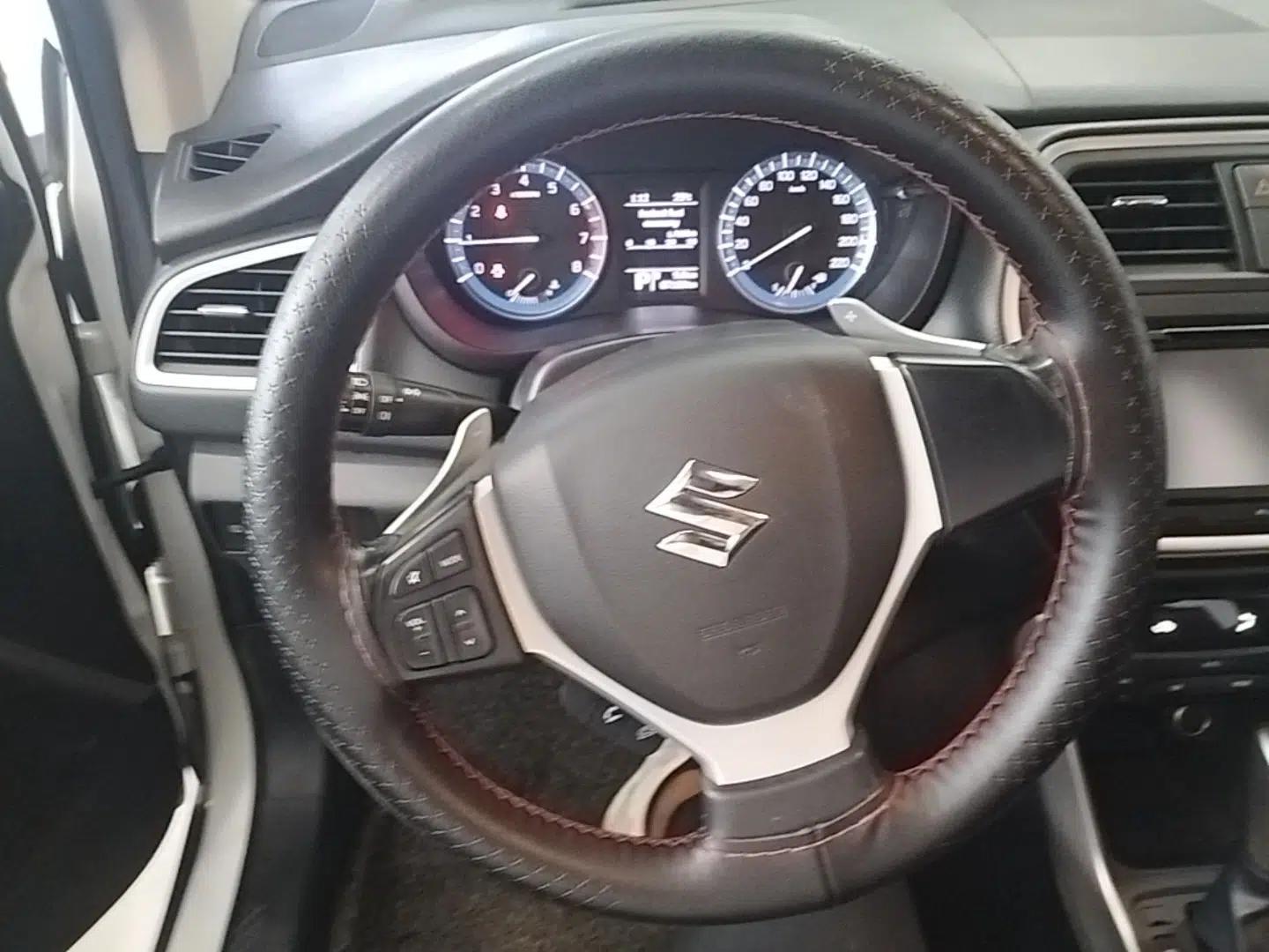 Suzuki S-Cross 2014 1.6L CVT Two-Wheel Drive Elite Version — миниатюра 13