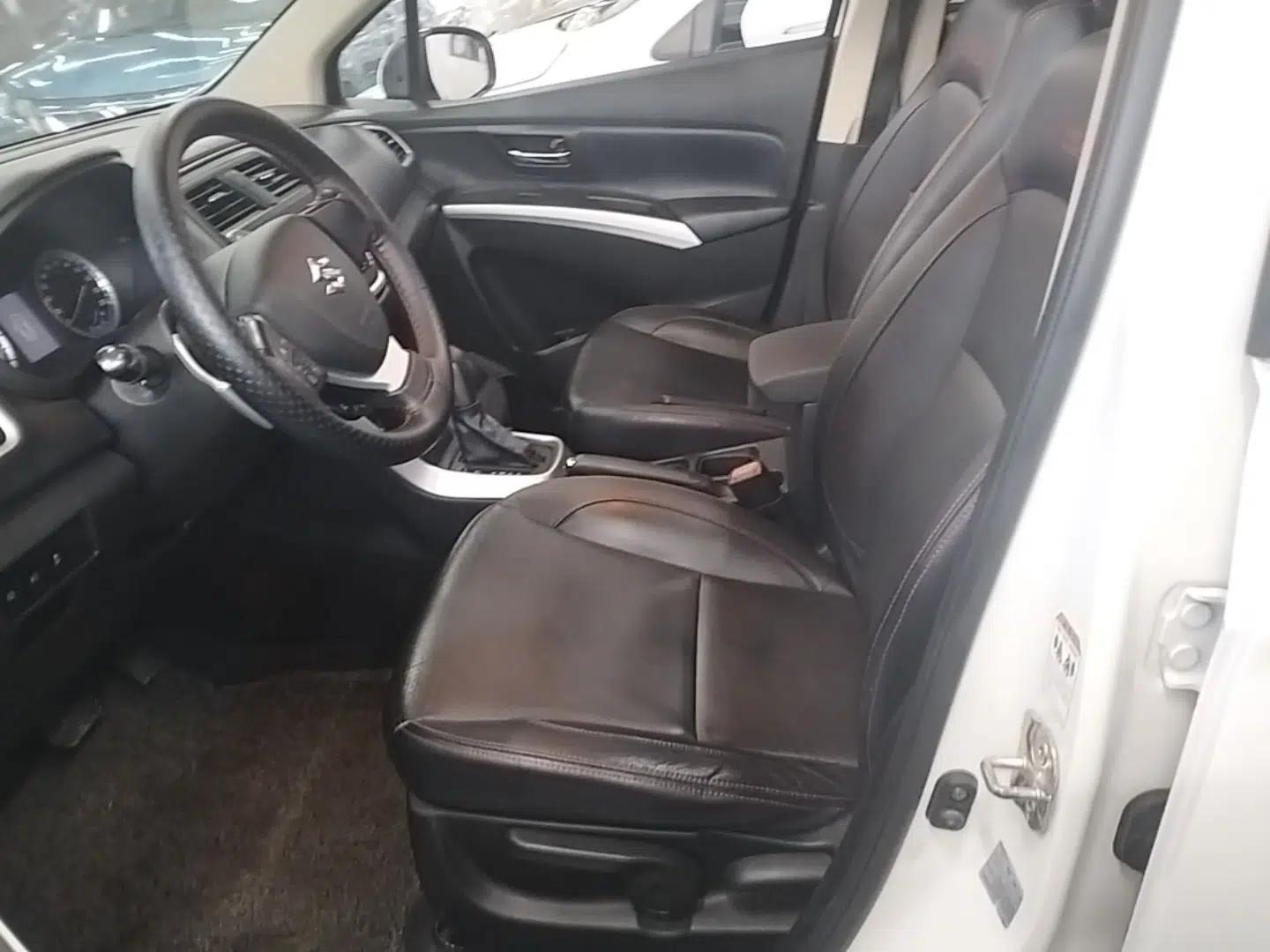 Suzuki S-Cross 2014 1.6L CVT Two-Wheel Drive Elite Version — миниатюра 17