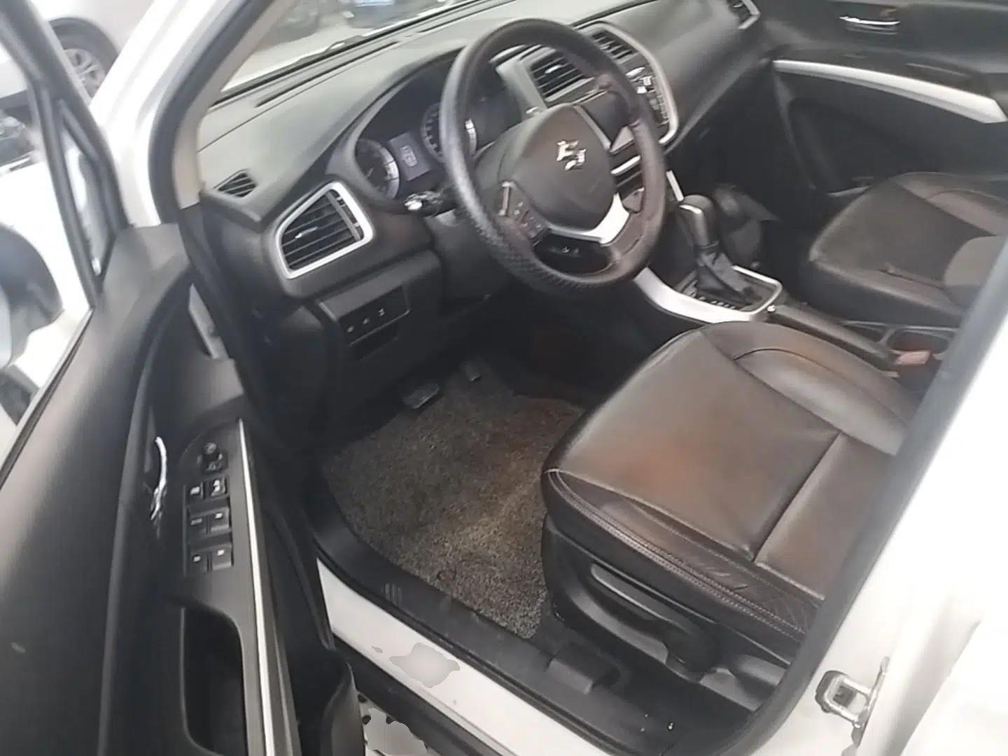 Suzuki S-Cross 2014 1.6L CVT Two-Wheel Drive Elite Version — миниатюра 18