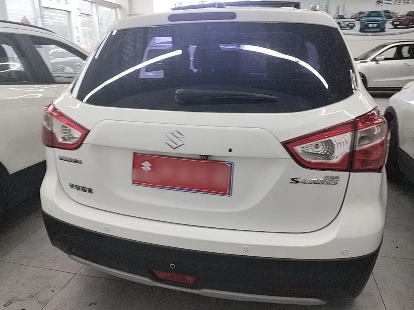 Suzuki S-Cross 2014 1.6L CVT Two-Wheel Drive Elite Version — миниатюра 22