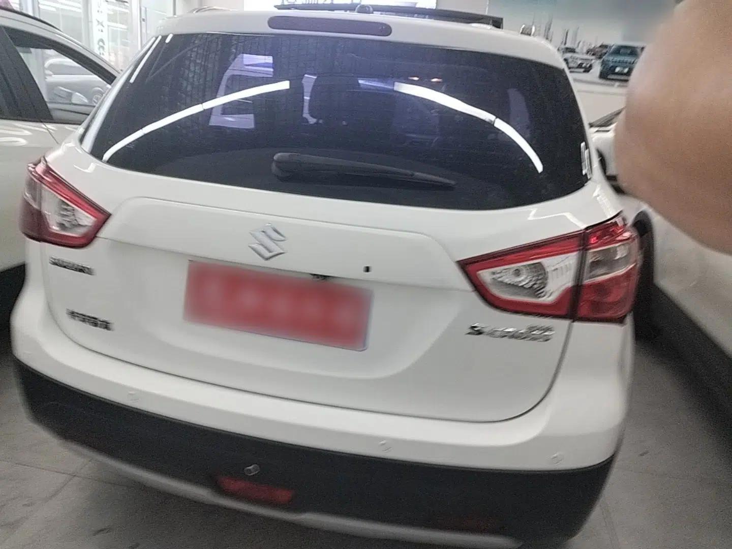 Suzuki S-Cross 2014 1.6L CVT Two-Wheel Drive Elite Version — миниатюра 5