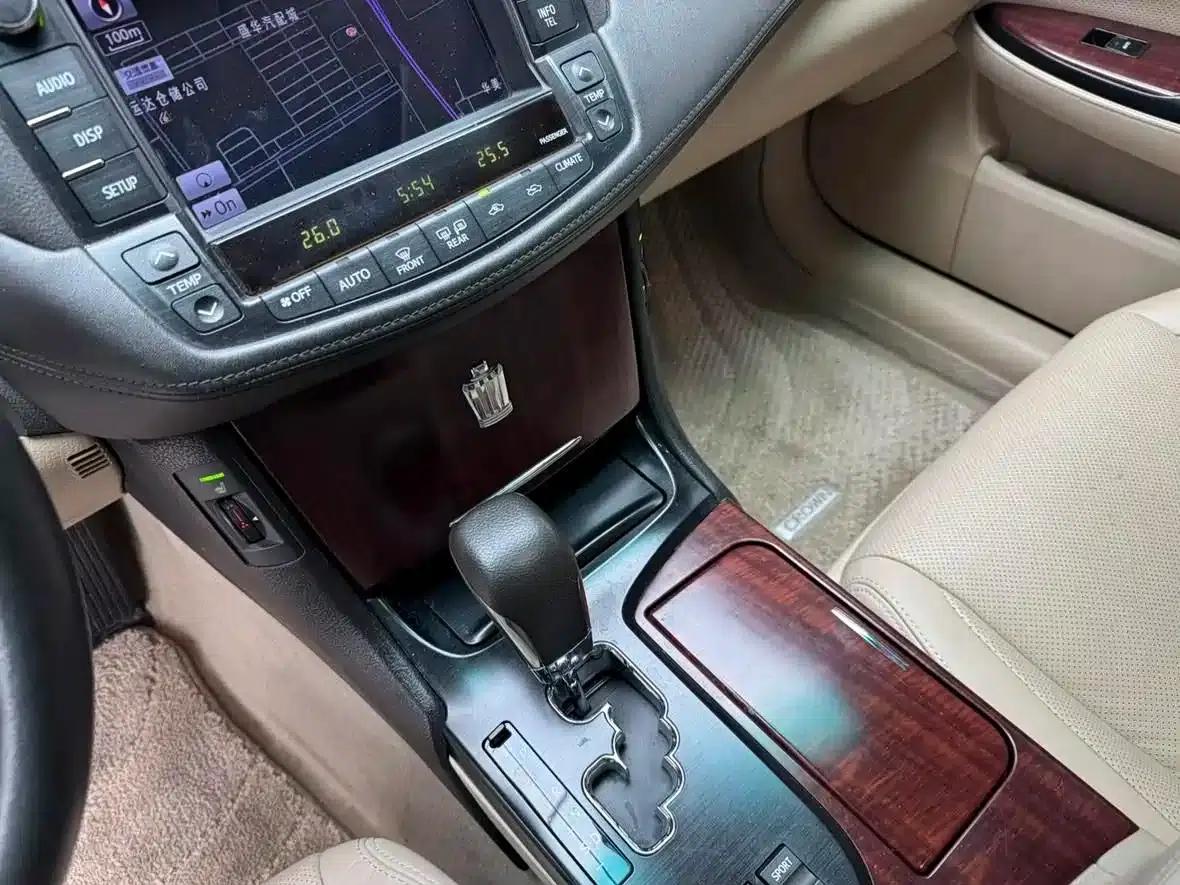 Crown 2011 2.5L Royal Leather Sunroof Special Edition — миниатюра 14