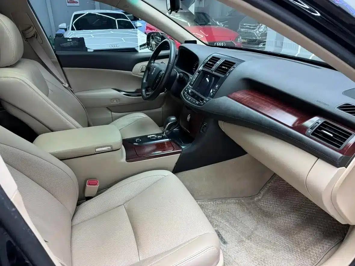 Crown 2011 2.5L Royal Leather Sunroof Special Edition — миниатюра 15