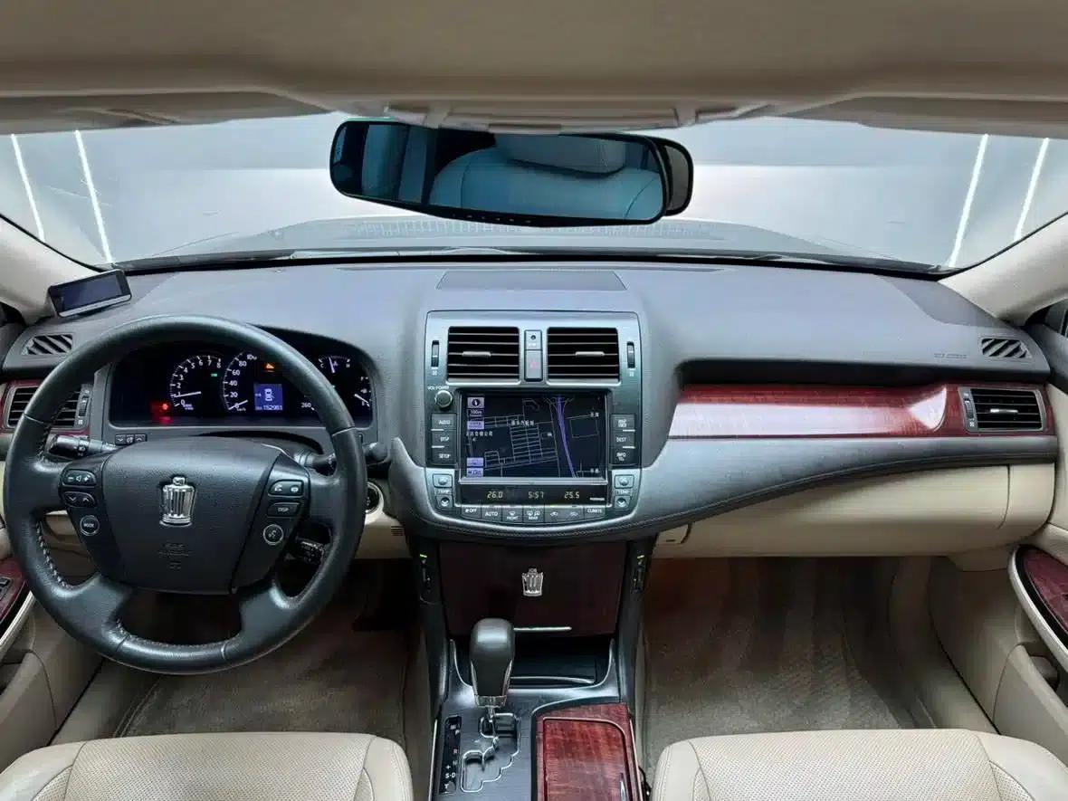 Crown 2011 2.5L Royal Leather Sunroof Special Edition — миниатюра 18