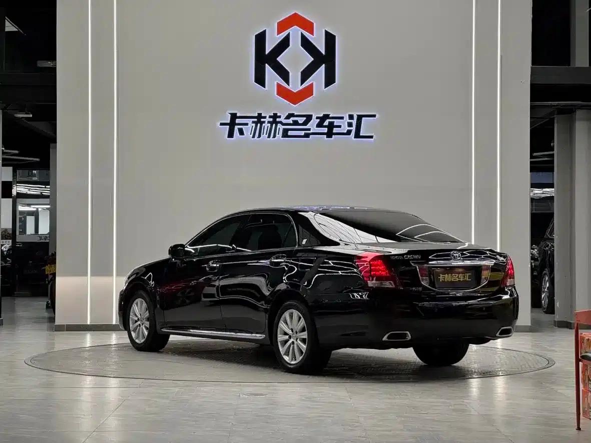 Crown 2011 2.5L Royal Leather Sunroof Special Edition — миниатюра 4