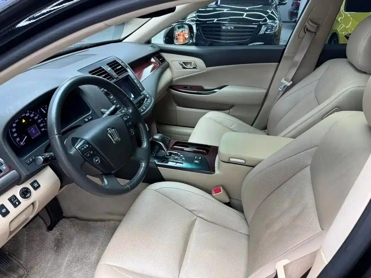 Crown 2011 2.5L Royal Leather Sunroof Special Edition — миниатюра 9