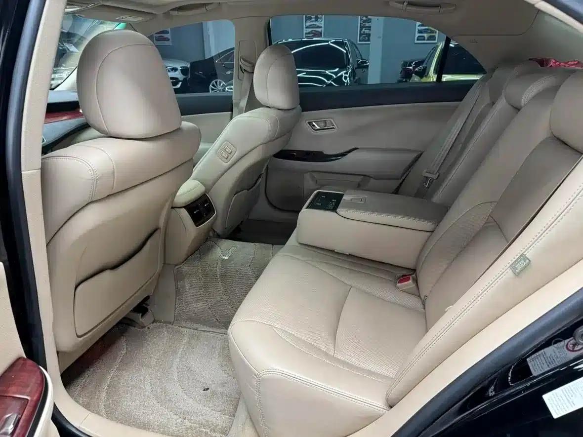 Crown 2011 2.5L Royal Leather Sunroof Special Edition — миниатюра 10