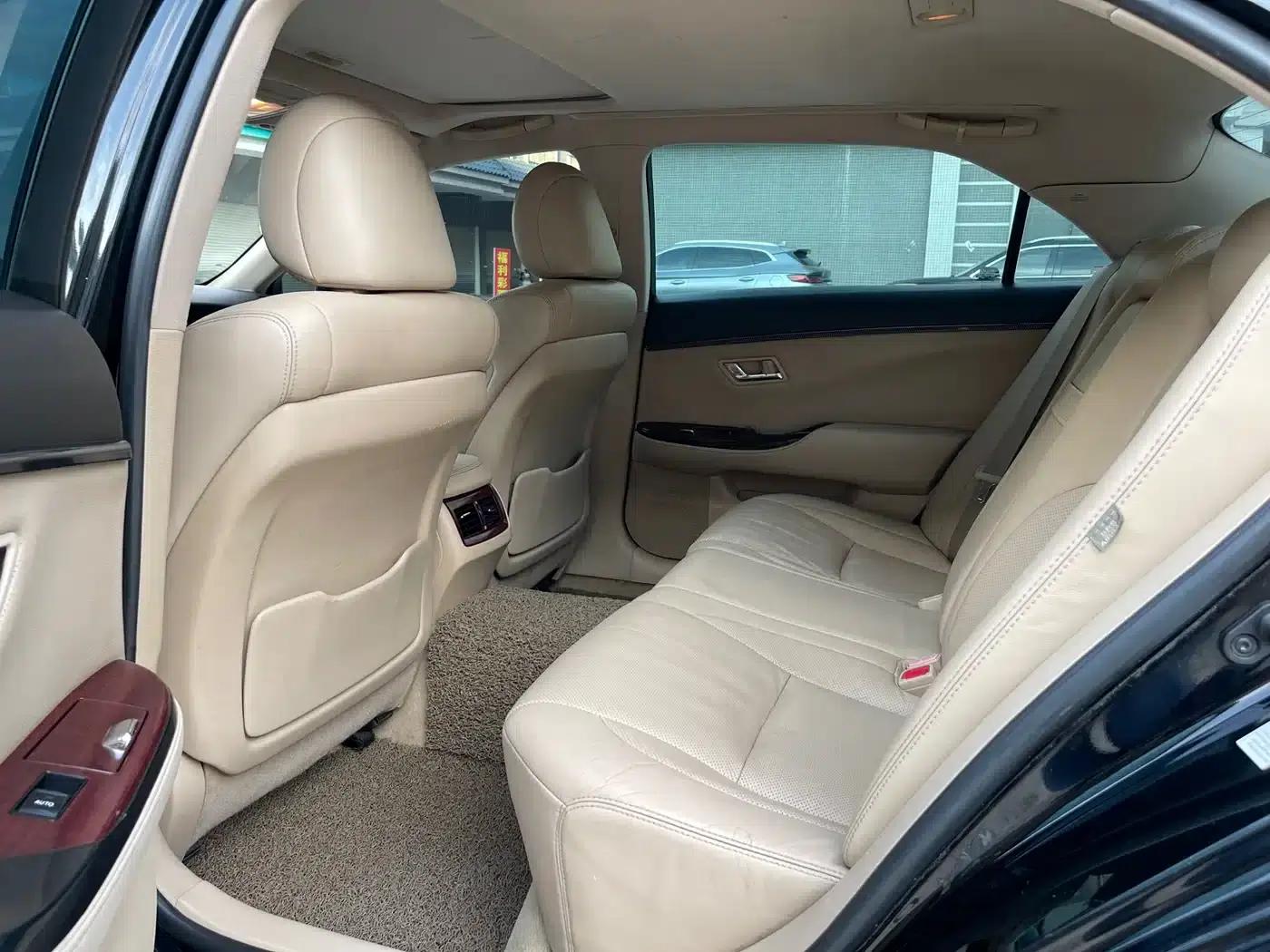 Crown 2010 2.5L Royal Leather Sunroof Edition — миниатюра 11
