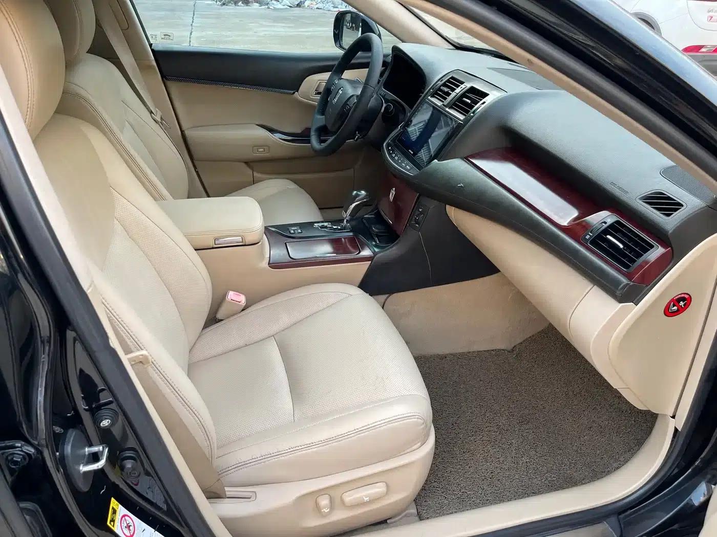 Crown 2010 2.5L Royal Leather Sunroof Edition — миниатюра 13